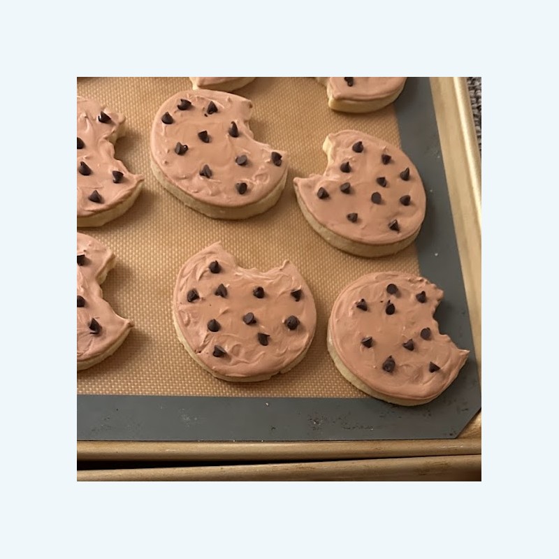 Medium cookies — chocolate chip sugar cookies